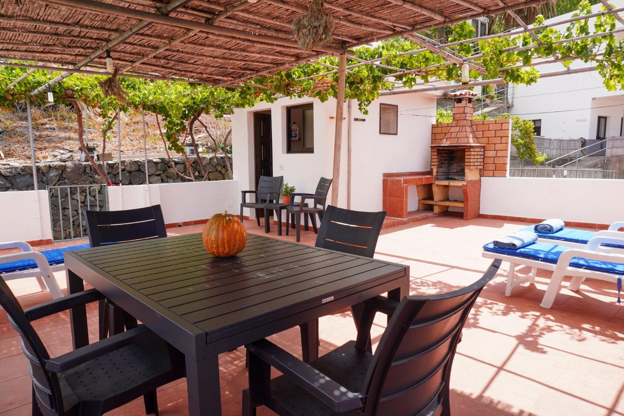 Holiday House Casa Argelio Alojera Bagian luar foto